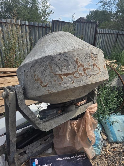 продам бетономешалку и столы