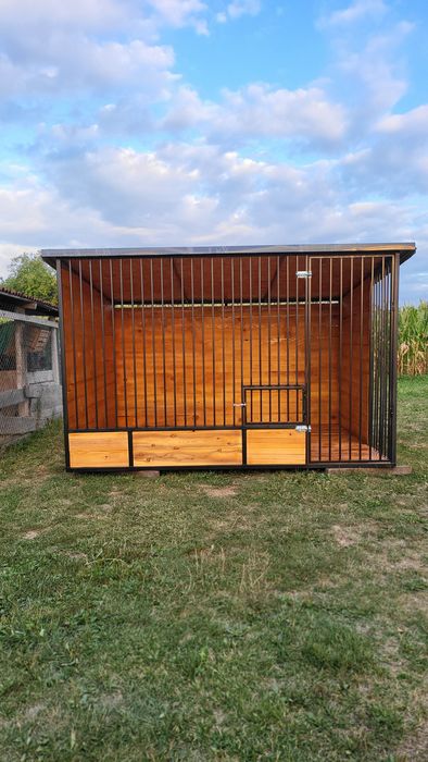 Padoc pentru câini - Adapost caini, animale. Padoc rezistent si confortabil pentru caini de orice talie. Tarc caine, padoc caine, cusca caine.