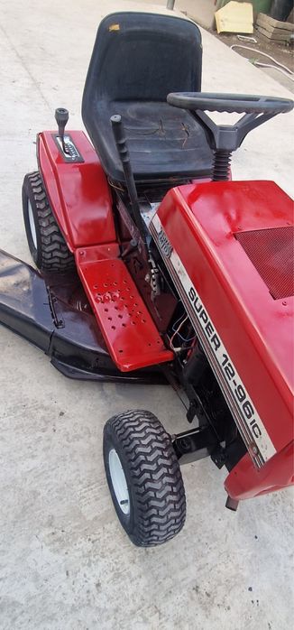 Tractoras de taiat iarba MTD 12-96 IC - 12 cai evacuare laterala