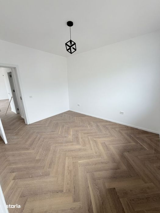 2 camere, curte și mansardă