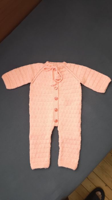 Бебешки ръчно плетени дрехи