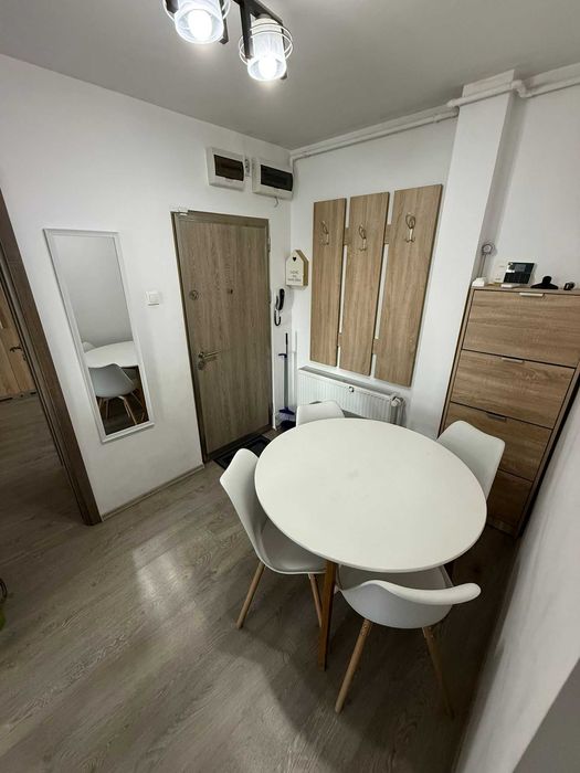 Inchiriez apartament cu 3 camere - 7 Noiembrie (10 min. de UMFST)