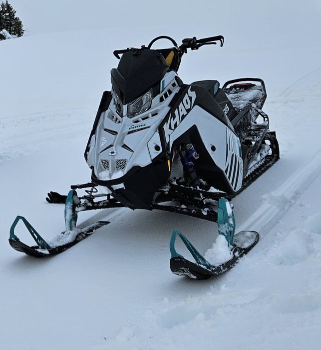 Snowmobil Polaris RMK 850 Khaos  Patriot BOOST 155 2025 500 Km