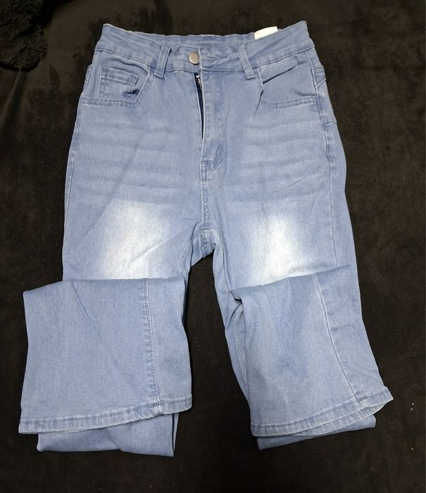 Blugi Albaștri Cu Talie Înaltă