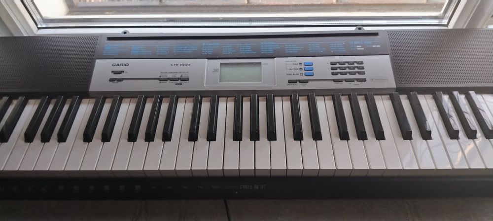 Синтезатор  casio