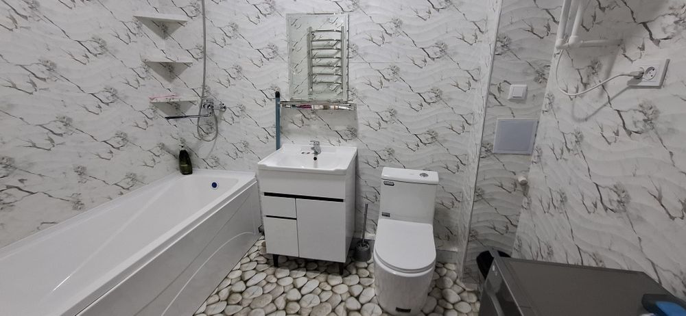 Termez avtosalon roʻparasida yevrorimont 2 xonali 67 kv dom