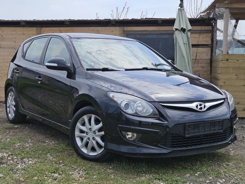 Hyundai i30 1.6 CRDi 2011 Euro 5 Incalzire scaune  Semi piele Climatronic AC Jante aliaj r16 Diesel consum mic hatchback oglinzi electrice  comenzi vo
