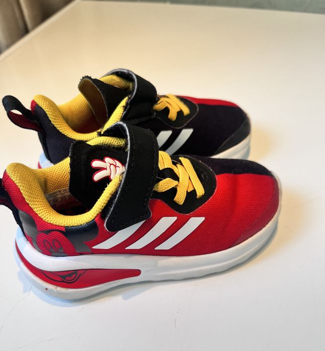 Кроссовки adidas адидас