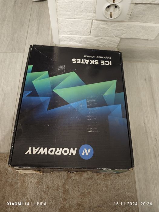 Продаем детские коньки