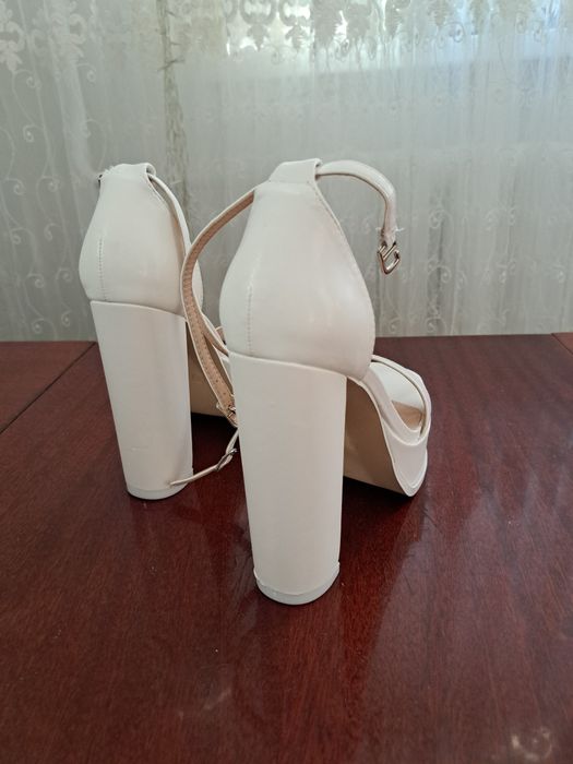 Туфли новые 39-40 размер