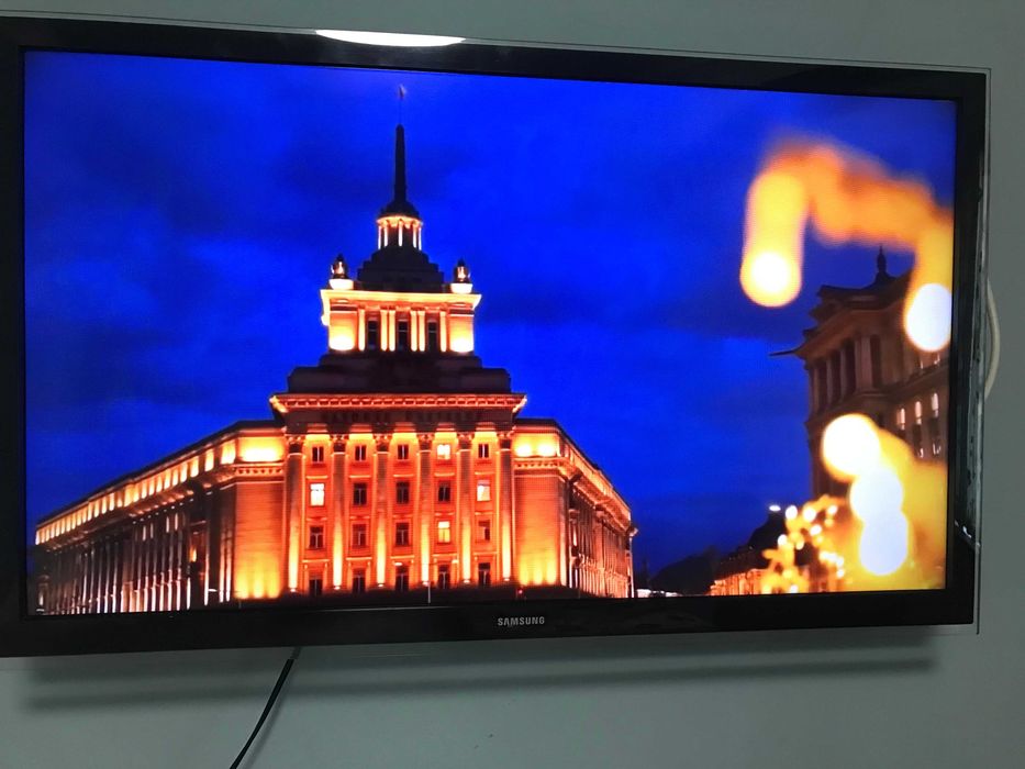 Телевизор САМСУНГ 32 инча  СМАРТ!!!1
