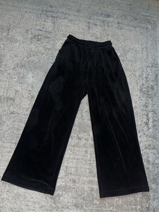 Чёрные бархатные брюки