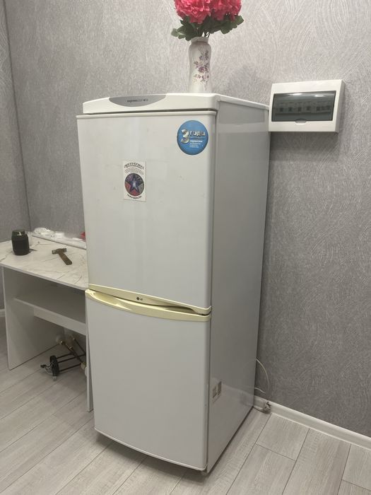 Холодильник LG в рабочем состоянии