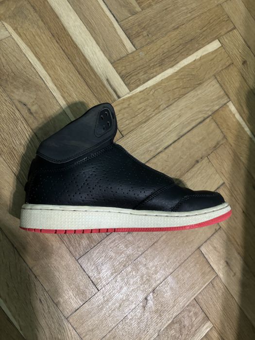 Продавам оригинални кожени кецове на Jordan