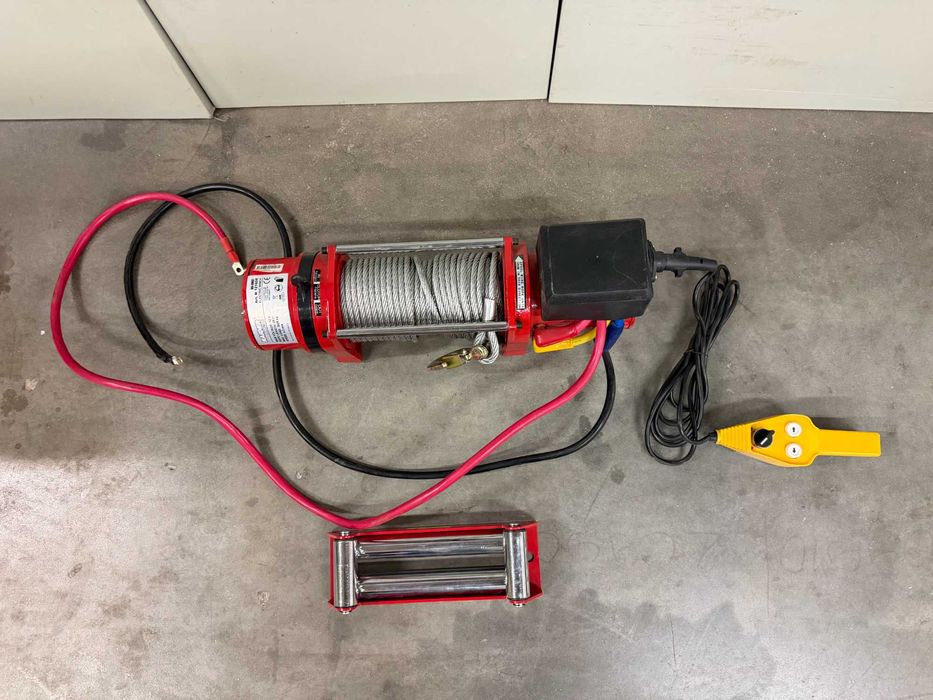 121608	Автолебедка 12V 3628kg с въже 29m RD-EW07