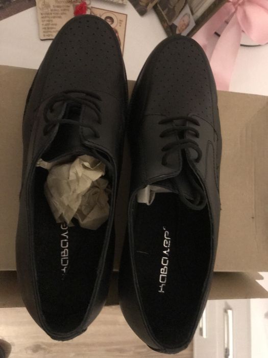 Налични  .  Обувки  от  естественна  кожа  / номер  44  на  дупки    .