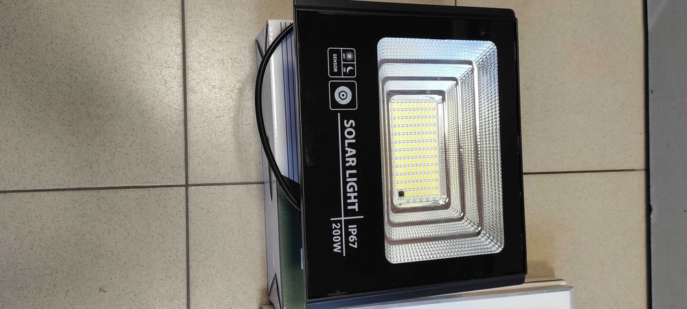LED Соларен прожектор 200W с отделен панел