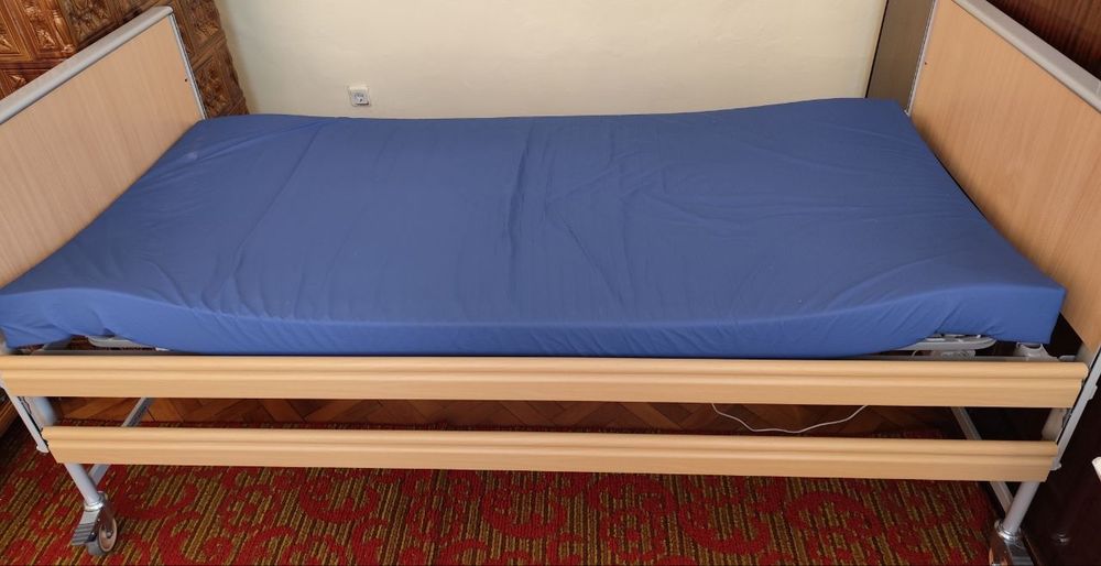 Vând pat nou electric medical cu telecomanda