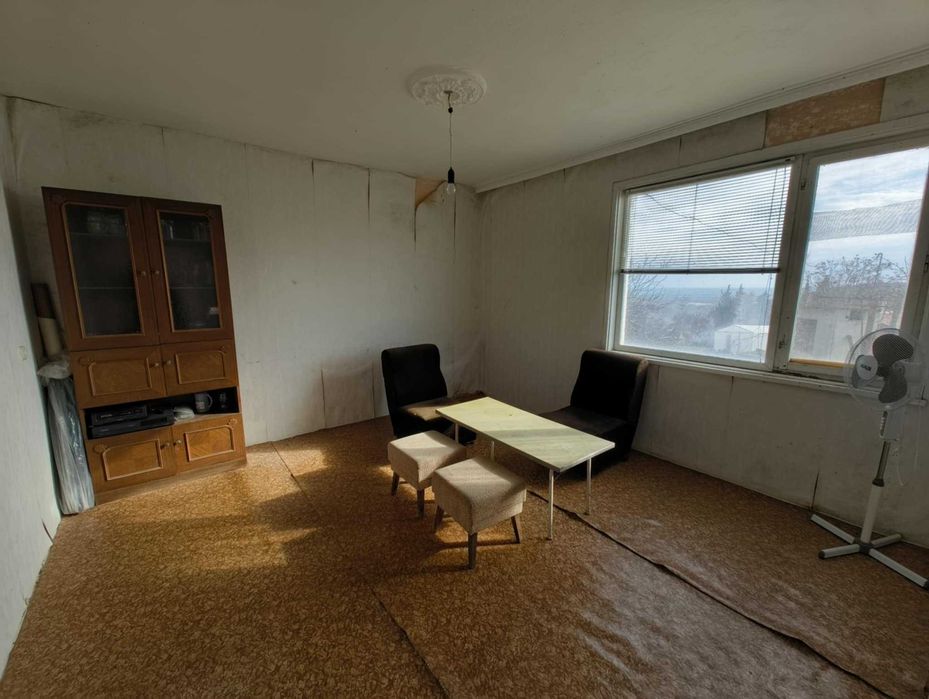 Продаваме имот с къща - с. Богомилово