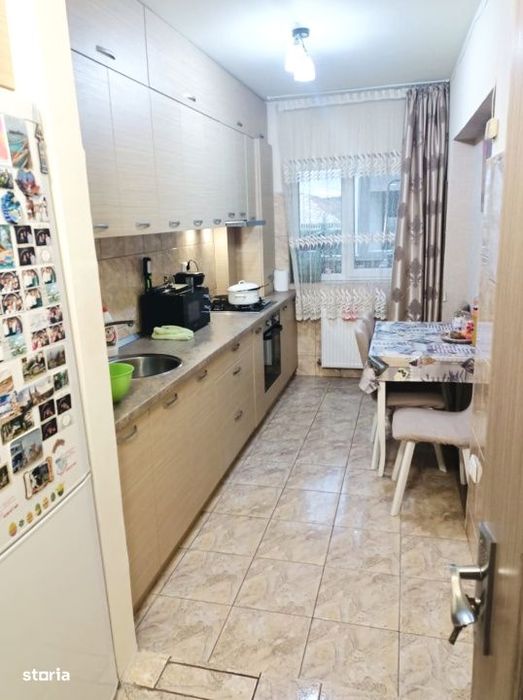 Apartament  58 mp utili +balcon , parcare ,parter inalt ,zona Eroilor