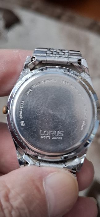 LORUS JAPAN .Ceas de mînă bărbătesc cu baterie și bŕățară metalică.