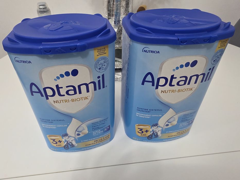 Aptamil 3+, două cutii.