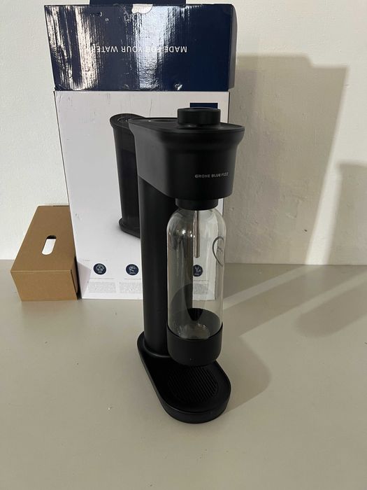 GROHE Blue Fizz 31943K00 – Aparat pentru apă carbogazoasă, 3 niveluri de carbonatare, Negru – Resigilat (fără butelie CO₂)