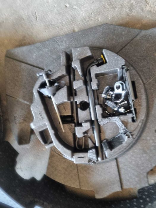 Kit roata rezerva slim pana R19 Range Rover Velar