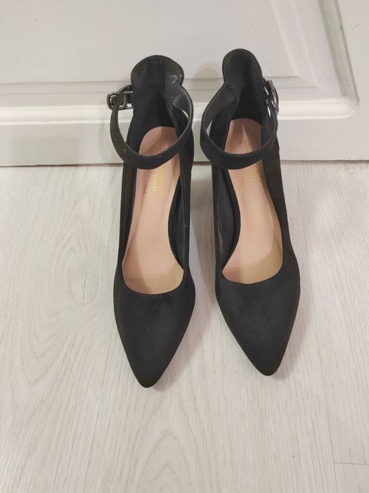 Poshnali tufli razmer 41 bir marta toyga kiyilgan
