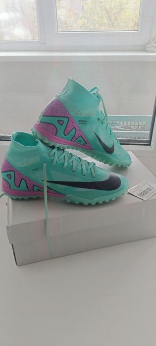 Обувь спортивная