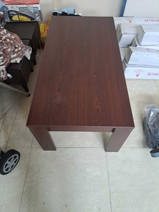 Маса за хол в отлично състояние