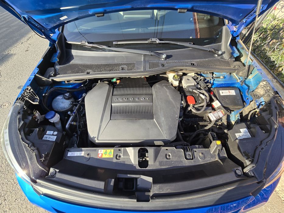 Peugeot e 2008 GT premium