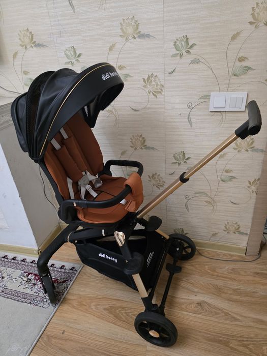 Прогулочная коляска в идеальном состоянии.