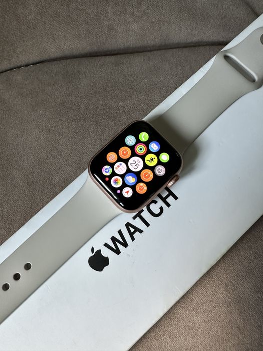 Продам Apple Watch SE 40мм