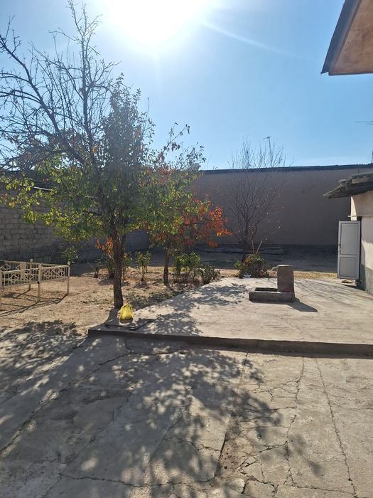 Урикзорда   6  соту 5 хона сотилади