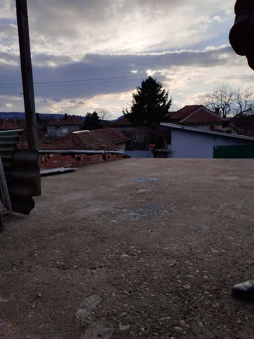 Продава се етаж от къща в село Първомайци.