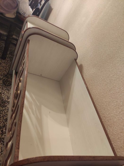 Detskiy mebel sotiladi