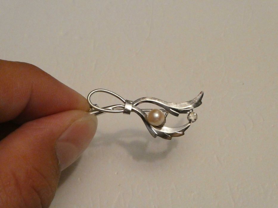 BROSA AUR alb 18K + Perla - UNOAERRE - Italia - Vintage - 560lei/gr. !