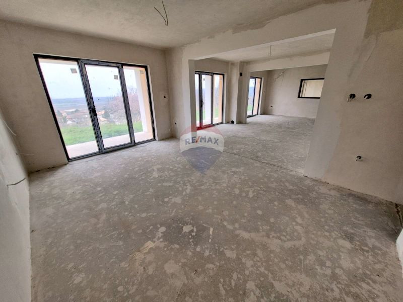 Продава се Къща в с. Рогачево, Област Добрич - 244 кв.м за 1148 €/кв.м - Снимка #3