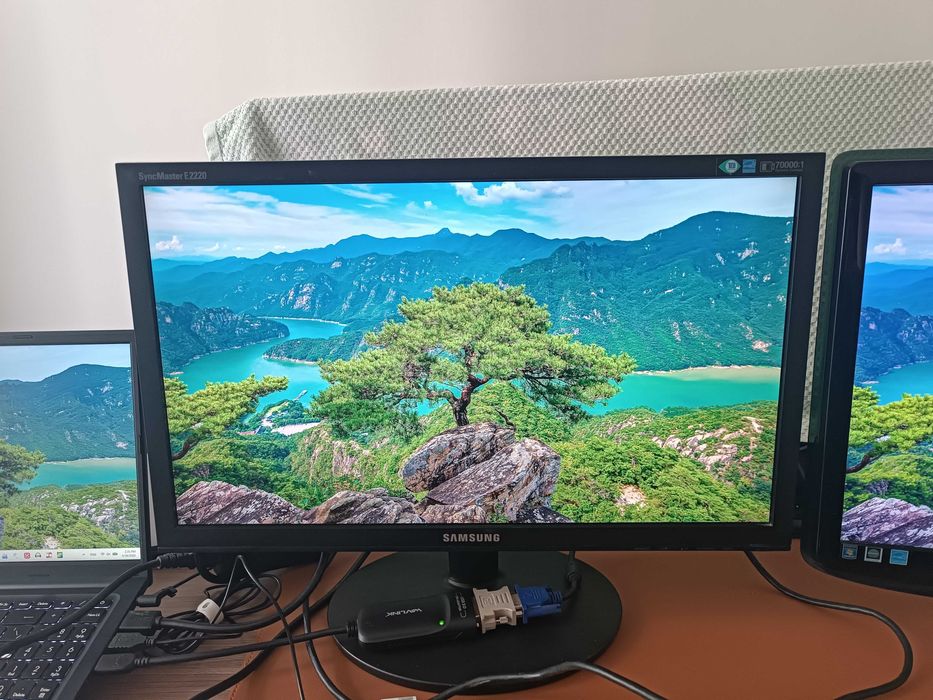 Монитор Samsung SyncMaster E2220 и LOC 22"