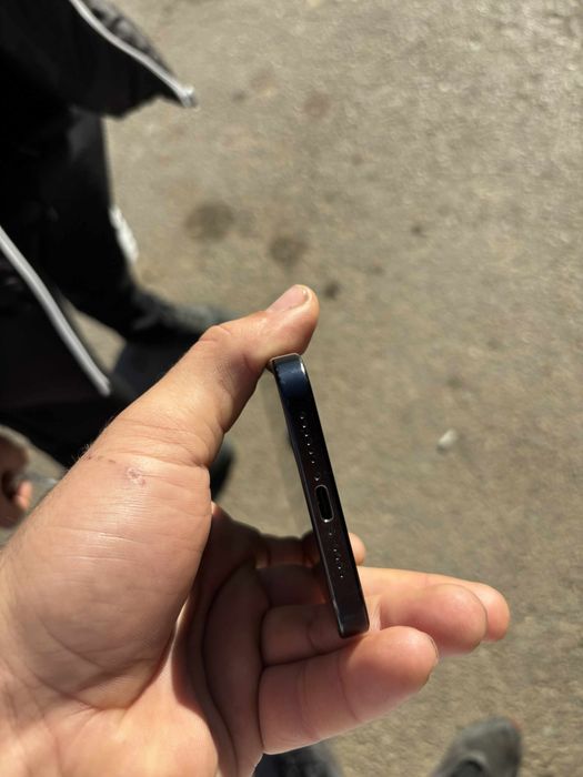 Продавам Iphone 15 pro max 256gb 87BH