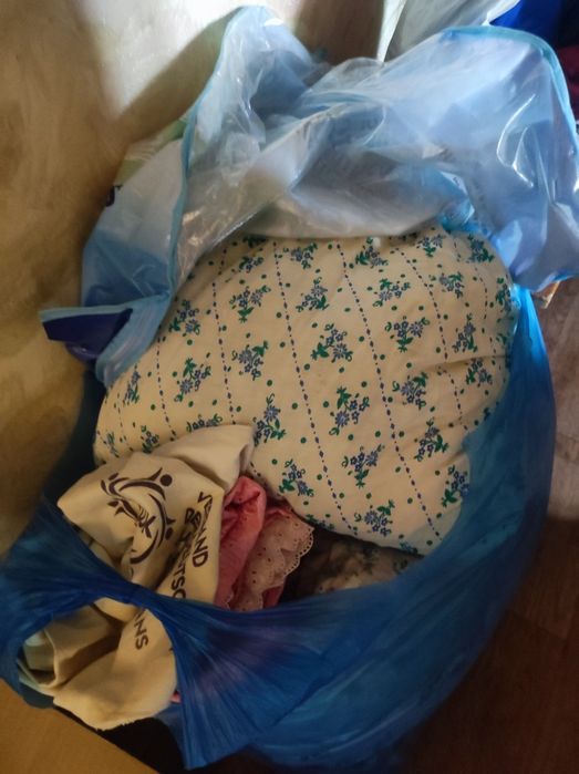 Одеяла подушки одежда