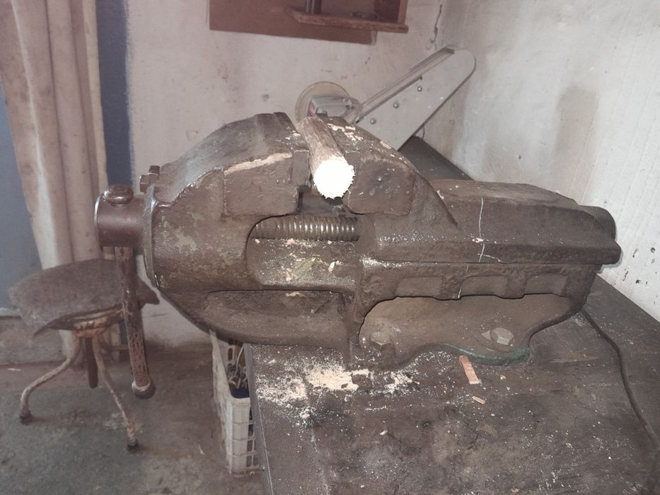 Продам тиски  большие