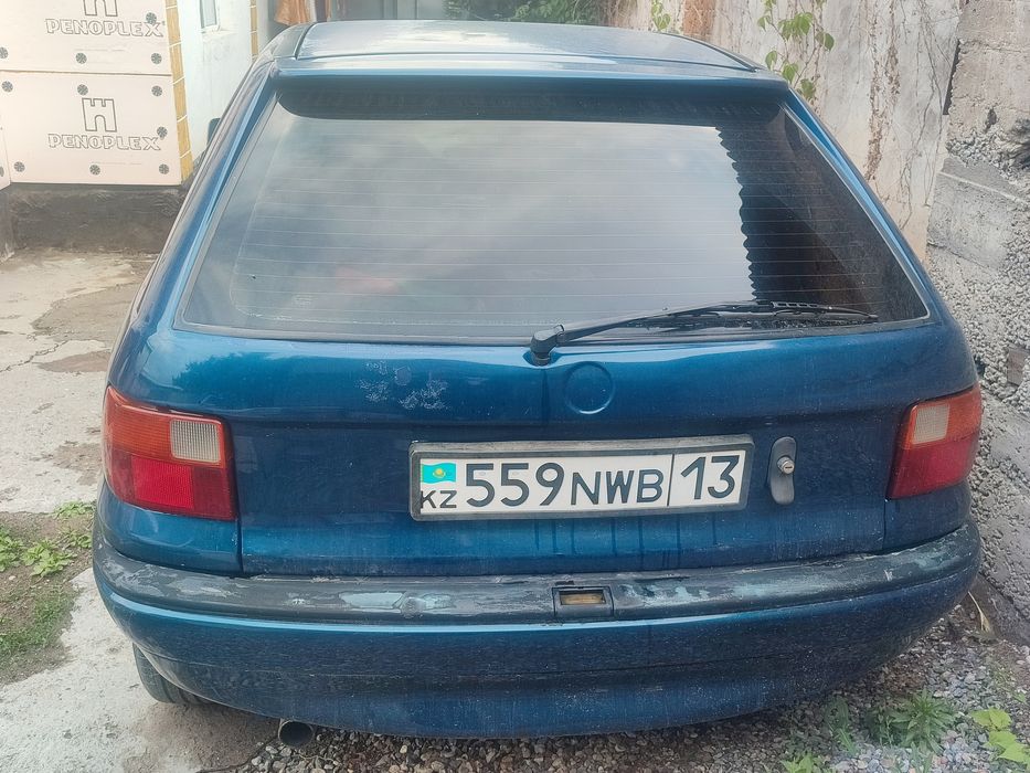 Машина opel astra