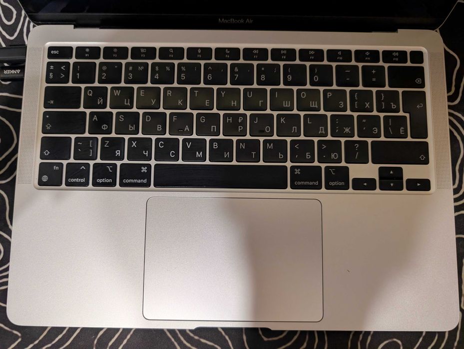 MacBook Air M1 8/256 неработещ дисплей