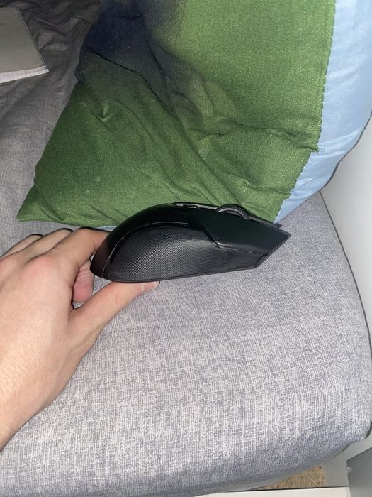 Продам мышку razer basilisk v2