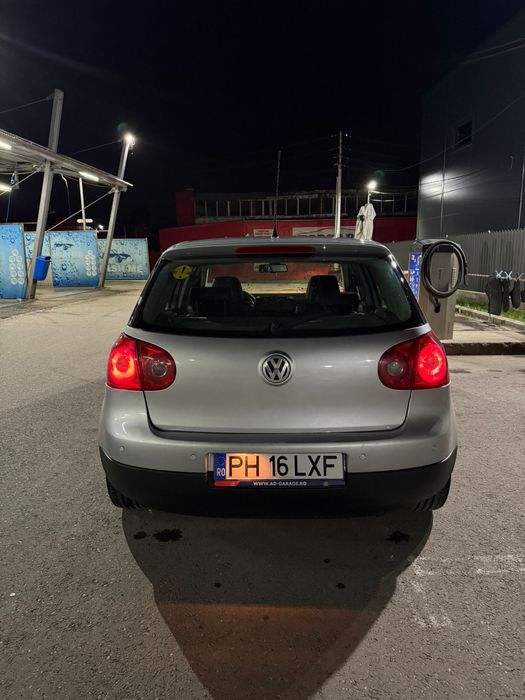 Vand sau schimb Volkswagen Golf 5 preț negociabil pt ca îmi pierde ulei pe la turbo
