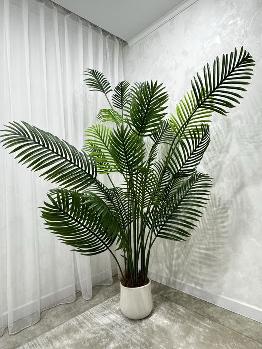 Искуственное дерево, пальма.