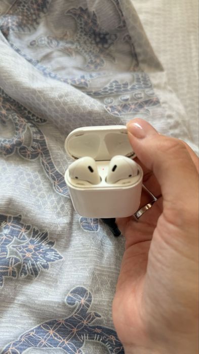 продам airpods от Apple