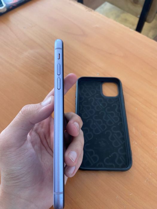 Продаю айфон 11